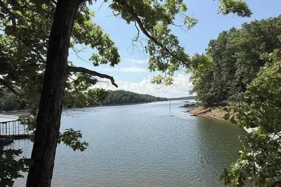 Image de 2 Home Beaver Lake Front Retreat