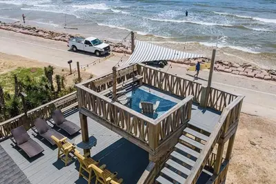 Image de Beachfront Getaway: Fire Pit, Game Room & Views