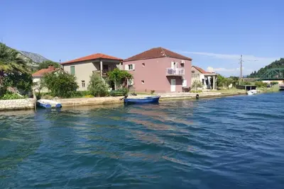 Image de Two Bedroom Apartment with Balcony and River View