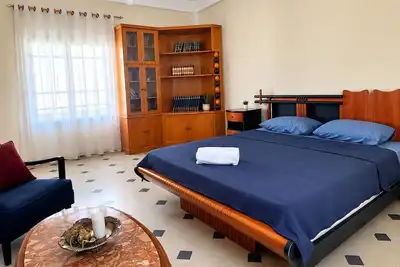 Image de Modern 2-Bedroom Apartment with Ac in Achrafieh, Beirut
