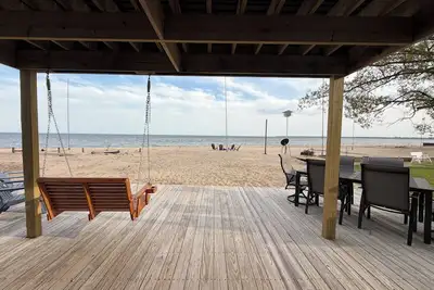 Image de 4-bedroom family beach house in Au Gres on Lake Huron Sleeps 10 - 4 Br/2 bath