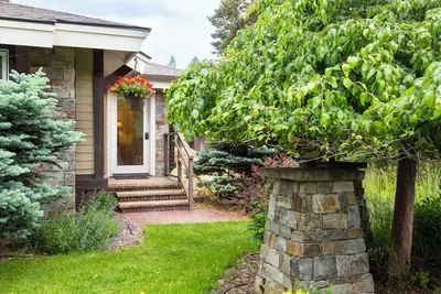 Image de New Listing | Dog-Friendly Cottage-Garden Condo Steps from Flathead Lake in Bigfork