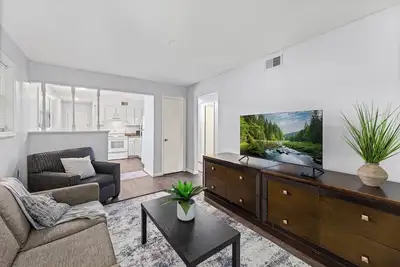 Image de Independence 2bd Apartment With King Bed & Parking