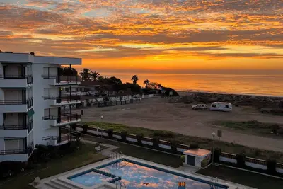 Image de Beach House. Beachfront Apartment