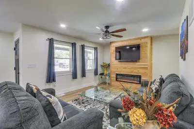 Image de 3 Mi to Dtwn! Cozy Wichita Home w/ Private Yard