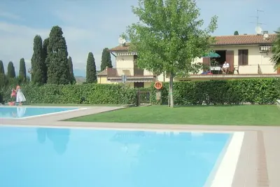 Image de Appartement avec jardin et piscine près du lac de Garde