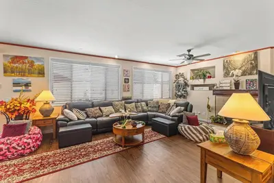 Image de Surprise Oasis, Pool, Gym & Workspace, King Bed, Sleeps 6