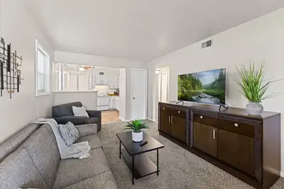 Image de Independence 2br Apartment Near Geha Field