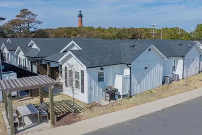 Image de \"B Impulsive\" Beautiful condo steps away from Corolla Beach & Whalehead park