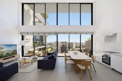 Image de Sunny Duplex 2 Br with Parking by Holyguest