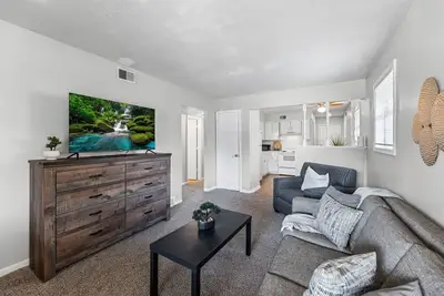 Image de Independence Apartment for 4 Near Kc Stadiums
