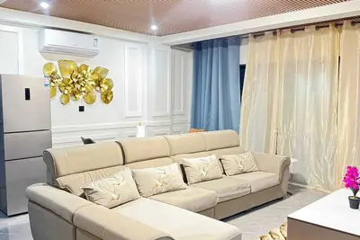 Elegant 2 Br@ Bath @ Sapphire Suites