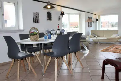 Image de Familienfreundliches Ferienhaus mit Whirlpool, Sauna und Ofen