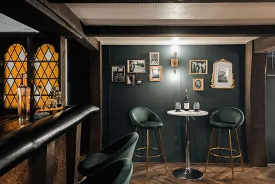 Image de Speakeasy, HotTub, Theater - 15 min to Red Rocks - Unique & Private