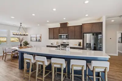 Image de Amazing new home- All the Amenities!