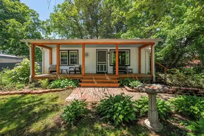 Image de Cozy Bungalow Two blocks to downtown Brevard