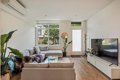 Image de Fifa World Cup 2026 - 2 Min Walk to Light Rail - Private Balcony - No Car Needed