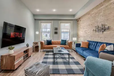 Image de Modern Industrial 2nd Floor Suite - Near Dt