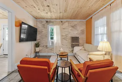Image de Boho Chic Retreat - King & Queen Bed - Near Lake & Downtown