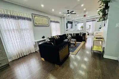 Image de Luxury Niagara Retreat | 4 Bedrooms  & 4 Washrooms | Designer Décor & Comfort