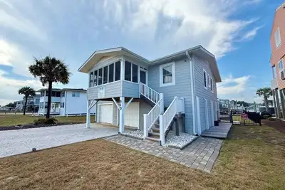 Image de Charming Classic Cottage on canal Holden Beach