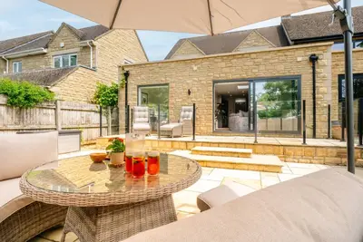 Image de 2a Lifford Gardens -Broadway, sleeps 6 guests  in 3 bedrooms