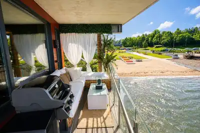 Image de Luxueux appartement central situé sur la plage de la ville