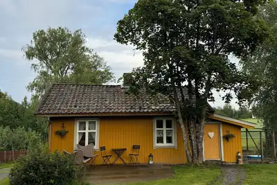 Image de Veslestua, located on a cozy farmstead by Lake Rødenessjøen