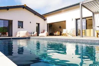 Image de Villa avec piscine entre océan et forêt des Landes