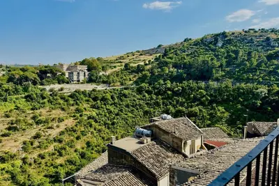 Image de GuestHost - Petra Pece Panoramic Apartment