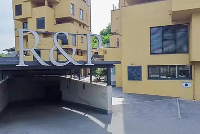 Image de Joli appartement avec climatisation, Wifi, bain à remous, Tv, terrasse et animaux admis