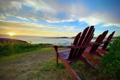 Image de Right On Head Beach: Rustic 75-Yr-Old Maine Beach Cottage