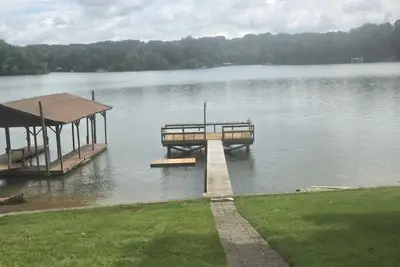 Image de Cozy 3 Bedroom House Located on Lake Lookout