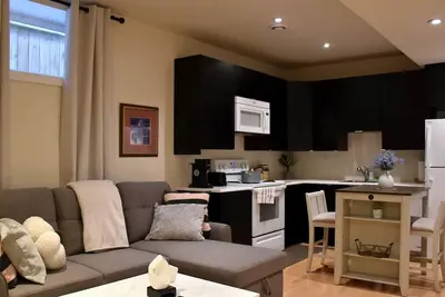 Image de Private 2br Suite | Kitchen & Laundry