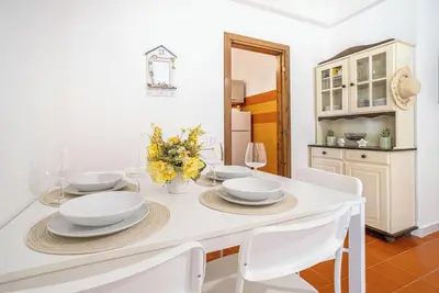 Image de Palma House: Three-room apartment with air conditioning, parking space, and outdoor patio.