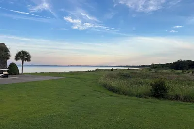 Image de Waterfront 2-bedroom Townhome with Stunning Winyah Bay View