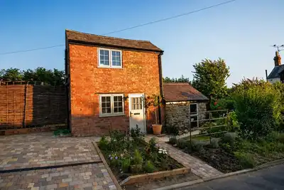 Image de Cosy Cottage with Outdoor Bath in Northants