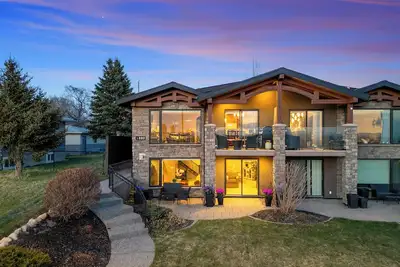 Image de Spacious family house-8pax, Stunning Down Town views, Sauna room, Stampede, zoo