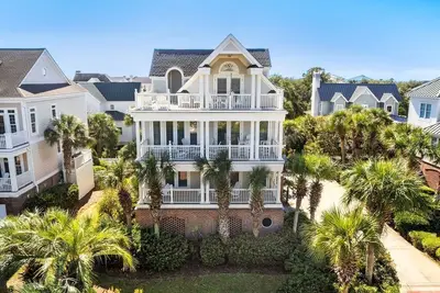 Image de Gorgeous Luxury Beach House with Resort Amenities within Ocean Park in DeBordieu, South Carolina