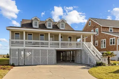 Image de Spacious Oceanfront Vacation Home on Ocean Ridge Drive Atlantic Nc