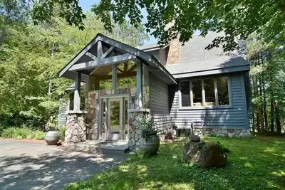 Image de Amazing Wooden Villa with Barbecue and Fireplace in Cable, Wisconsin
