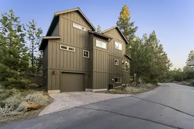 Image de Luxury Family Resort Cabin with Pool, Hot Tub, and Deschutes River Trail Access in Bend, Oregon