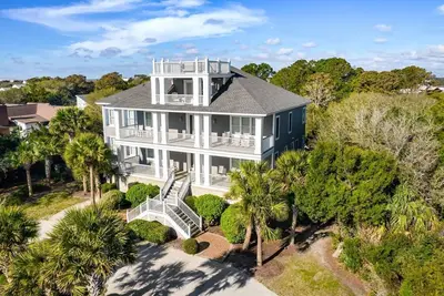 Image de Cheerful Beach House with Swimming Pool in Georgetown, South Carolina