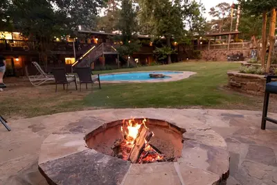 Image de Lake Cottage with Pool and Spa Perfect for Small Groups in Mount Ida, Arkansas