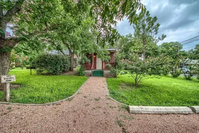 Image de Family-Friendly Cottage with Garden Great to Recharge in Fredericksburg, Texas