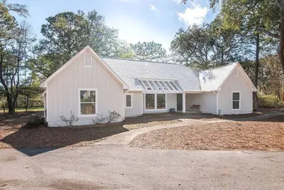 Image de Modern Cottage with Endless Outdoor Activities in Pawleys Island, South Carolina