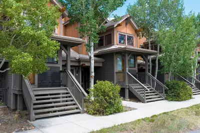 Image de New Beautiful 2-bedroom condo in Granby perfect for your getaway