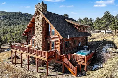 Image de Secluded Mountain Log Cabin with Hot Tub, Fireplace & 61 Private Acres