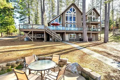 Image de Luminous Secluded Villa with Pool Table and Spa Bath in Groveland, California