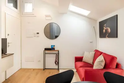 Image de A comfortable and welcoming 30 square meters studio apartment, perfect for three people, located on the fourth floor of a renovated building (no elevator). The property is situated in the heart of Modena (within the Ztl restricted traffic zone); it is an